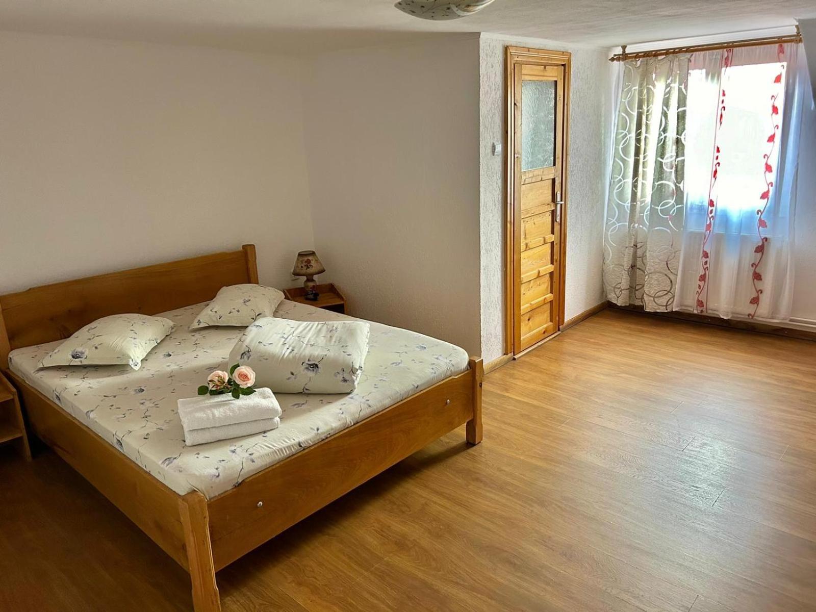 Pensiunea Casa Nina Cîrţişoara Kamer foto